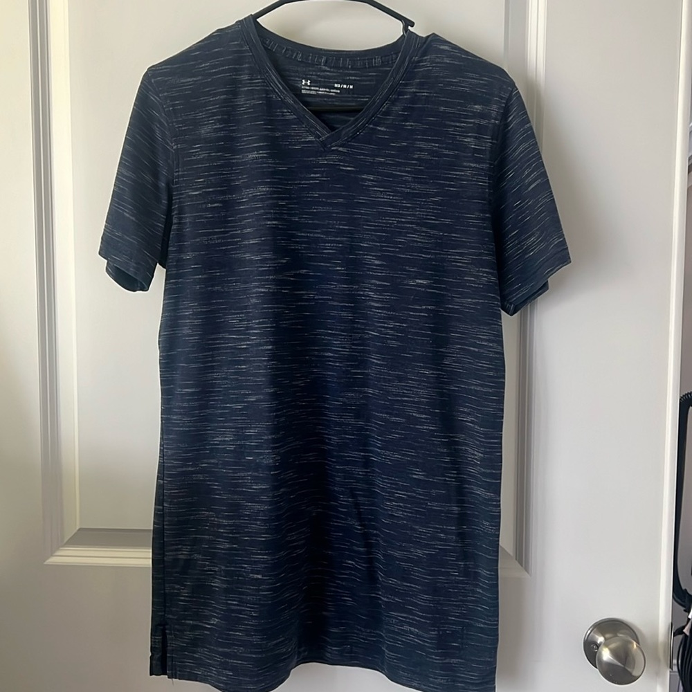 ☀️☀️Under Armour medium fitted T-shirt☀️☀️